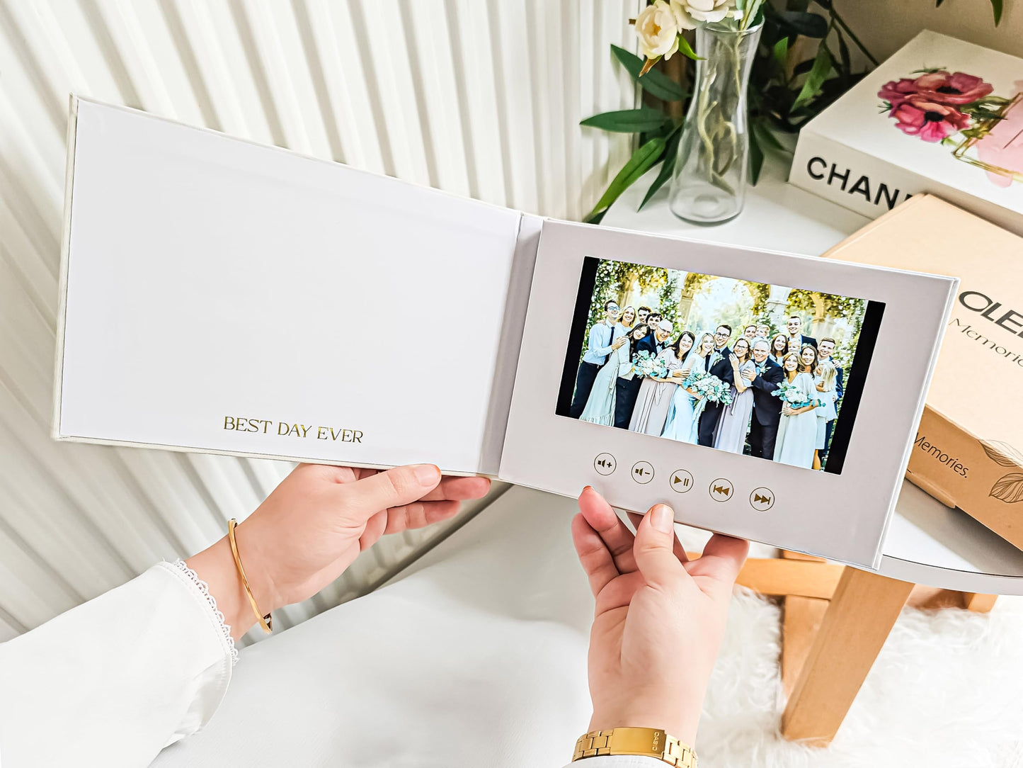 OLEEK Digital Memory Book (16GB)- Memory Wedding Book 7″ IPS HD Display- Wedding Video Book – Wedding Album Book – Memories Wedding Photo– Anniversary's Gifts – Wedding Gift
