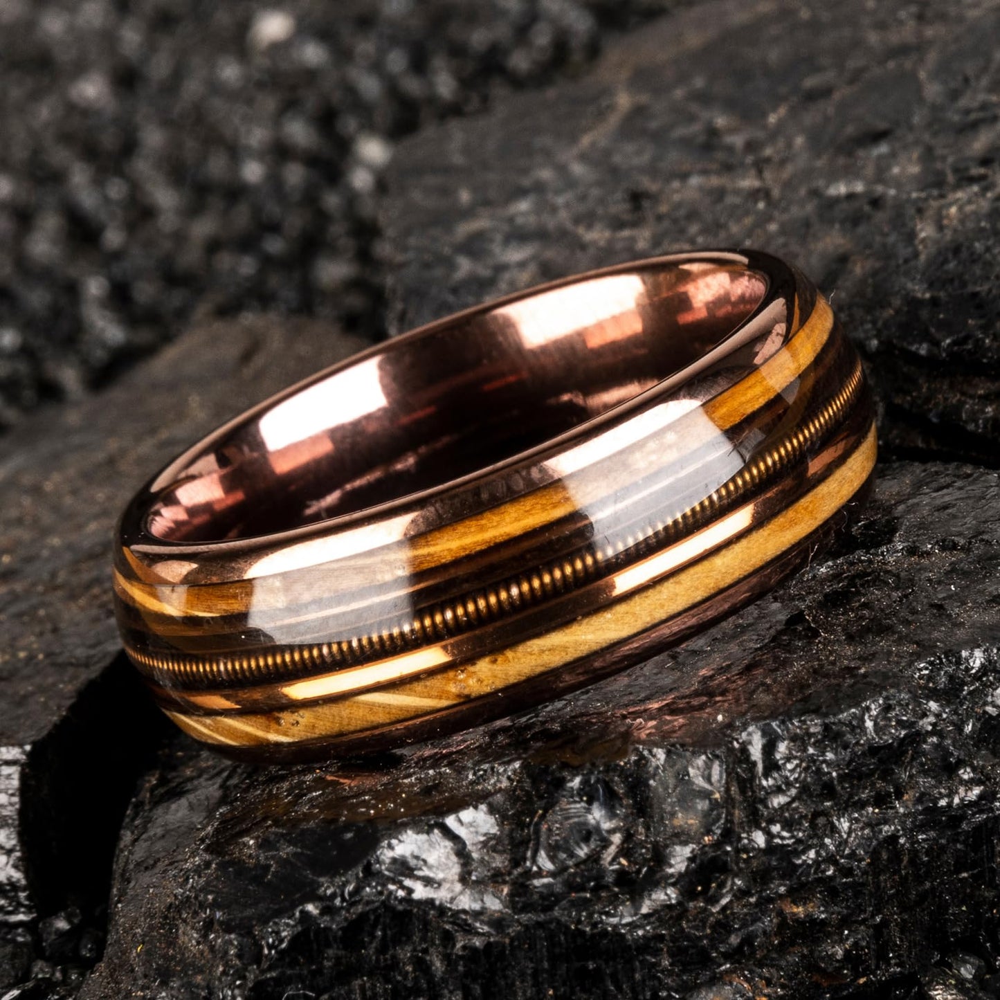 JEWPER 8mm Men Womens Wedding Band Tungsten Rings Brown Fashion Promise Carbide Inlaid Guitar Strings Whiskey Barrel Wood Matte Finish Edge Comfort Fit size 7-12(10)
