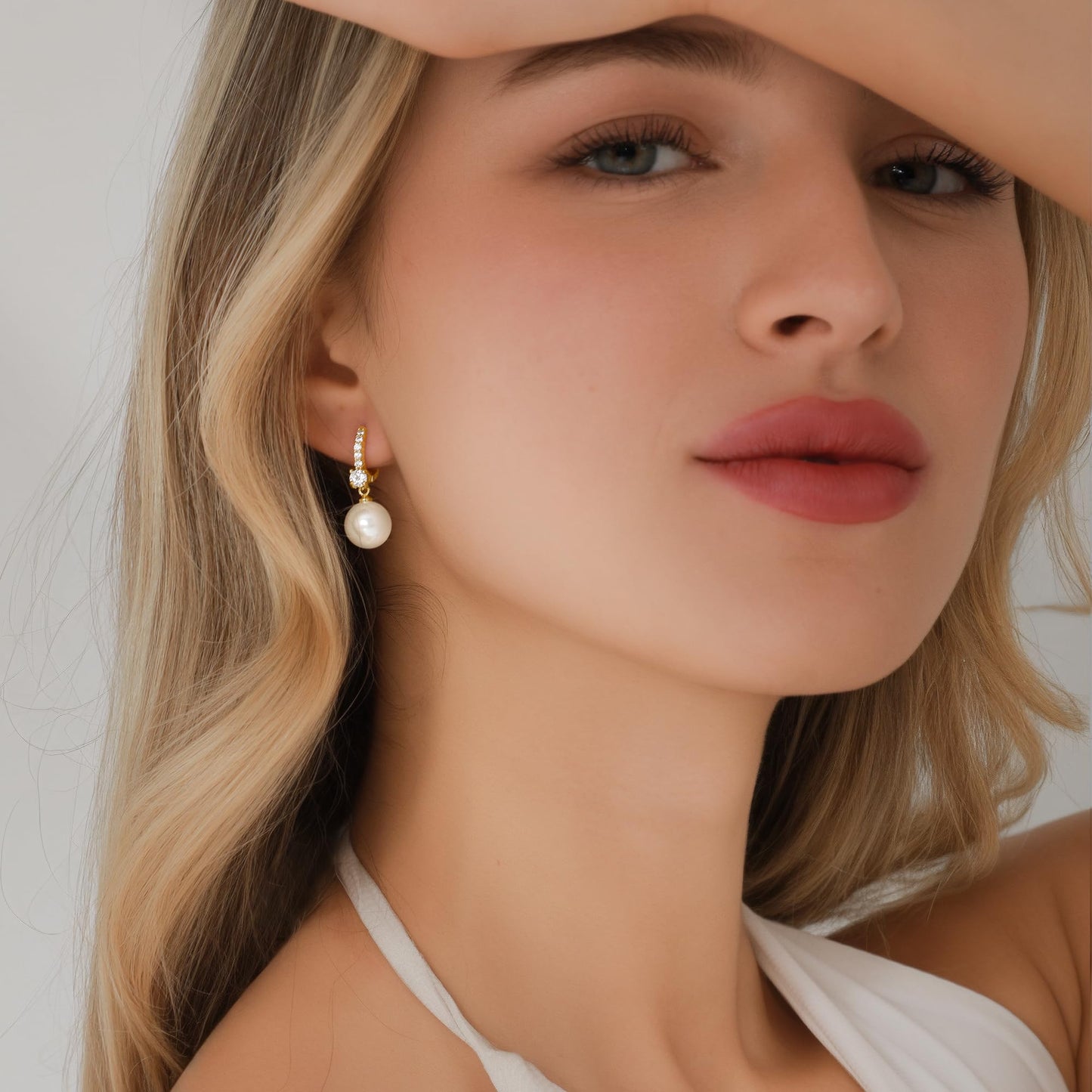Pearl Earrings for Women Gold Dangle Pearl Earrings 14K Gold Plated Drop Earring for Women Trendy Dangling Earring Beach Party Earings Elegant Dangly Earings Wedding Bridal Jewelry for Gift ﻿