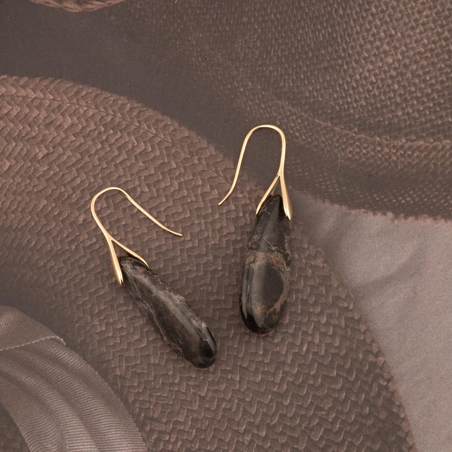 Sriomu Natural Healing Stone Fishhoop Diamond-Shaped Dangle Drop Earrings Statement Gold silver earrings (Red Blue Gold Hook)