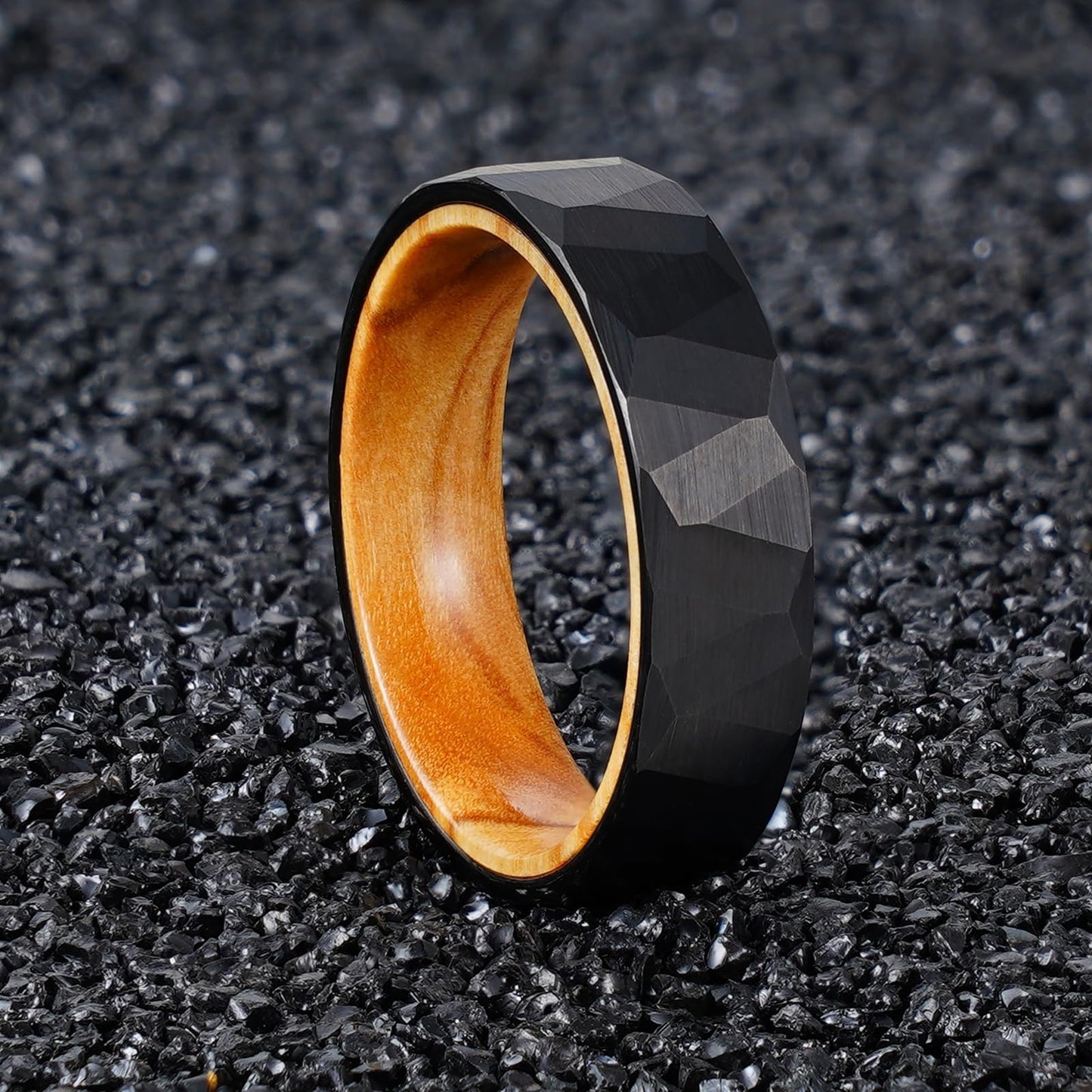 JEWPER 2/4/6/8mm Black/silver/gold Tungsten Rings for Men Womens Couple Fashion Jewelry Promise Engagement Wedding Band Hammered Inner ring inlaid with olive wood Carbide Polished Edge Comfort Fit