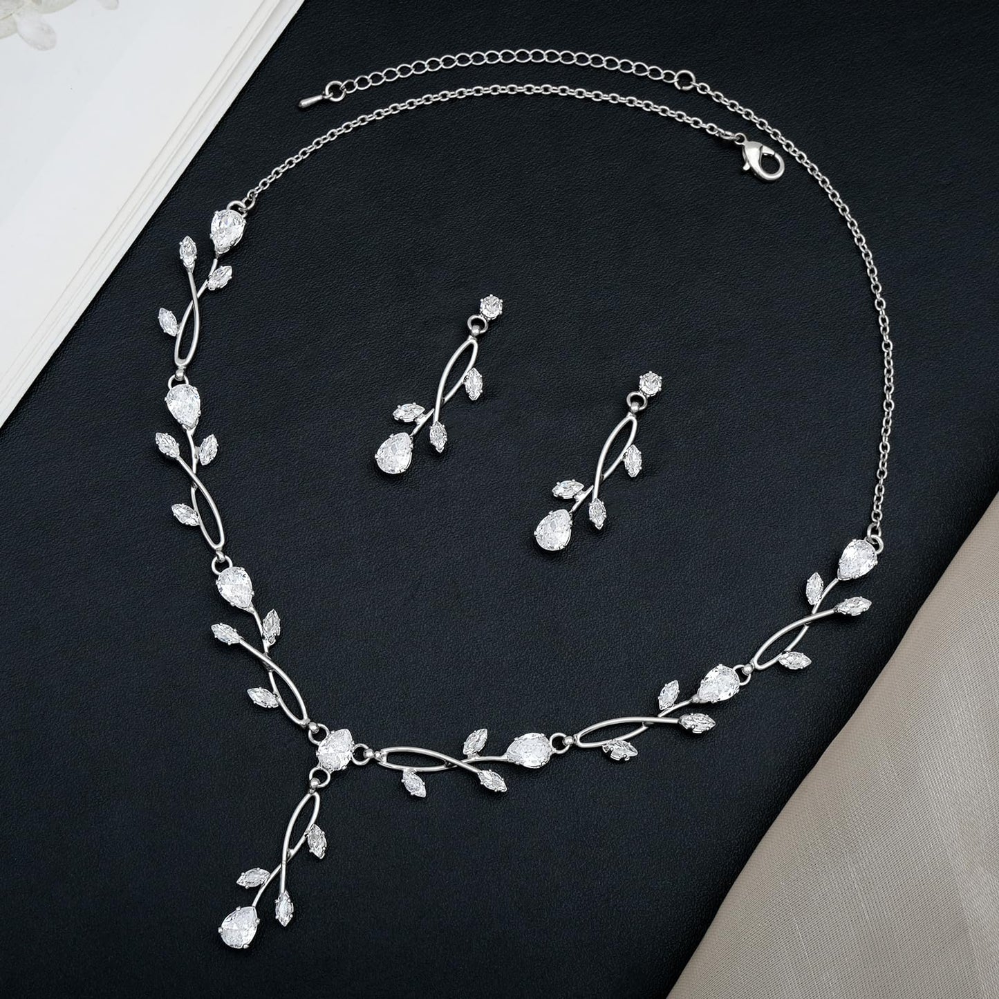 CSY Elegant Silver Bridal Jewelry Sets Clear Cubic Zirconia Wedding Necklace Earrings Bracelet Set for Birdes Bridesmaids CZ Prom Jewelry