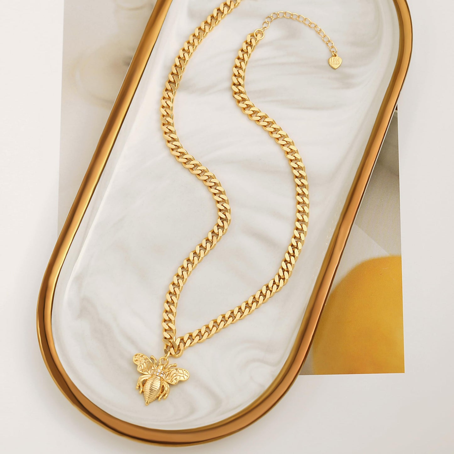 CANEVINKA 18K Gold Plated Necklace for Women Bee Pendant Necklace Handmade Jewelry with Adjustable Necklace Chain Thick Cuban Link Chain Fashion Chunky Necklace