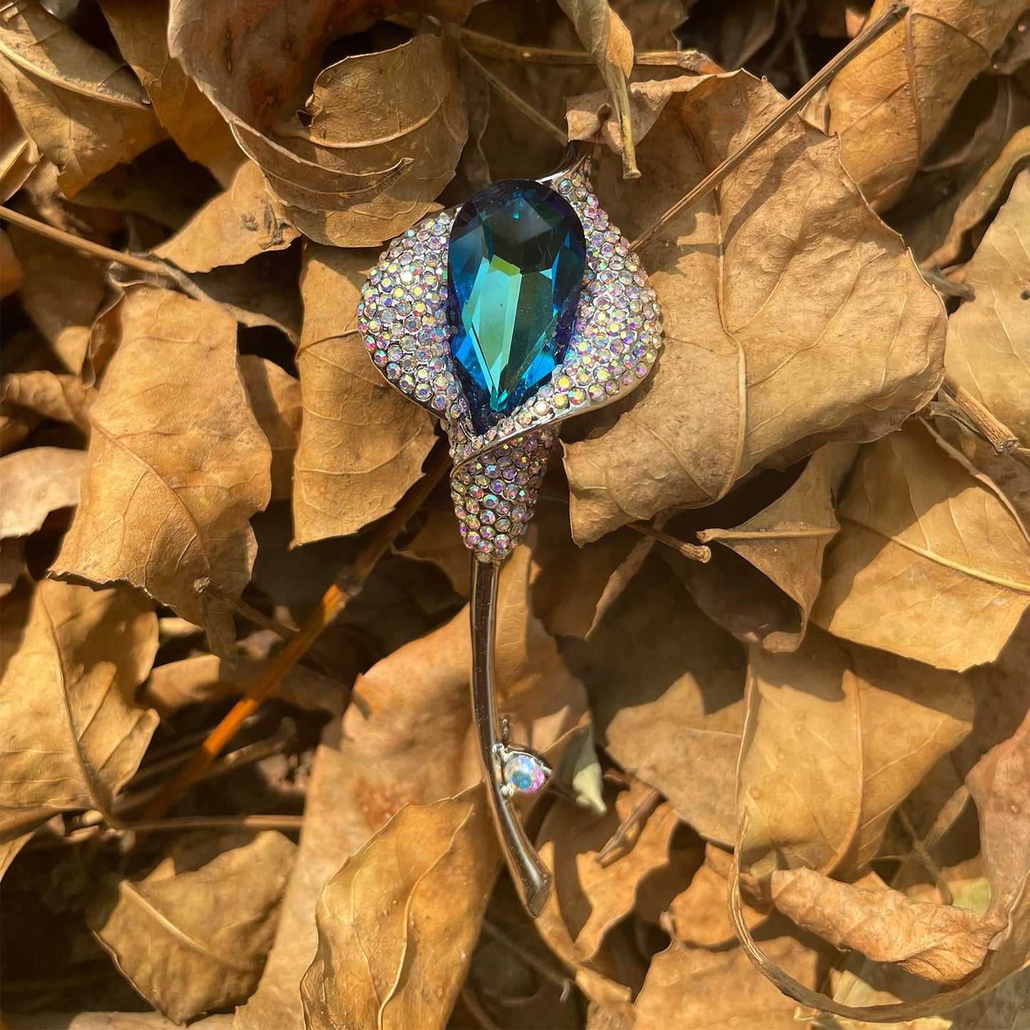 AILONMEI Elegant Pearl Flower Designer Brooch Pins Broches Costume Jewelry For Women Fashion Christmas Gift (Blue Calla Lily)