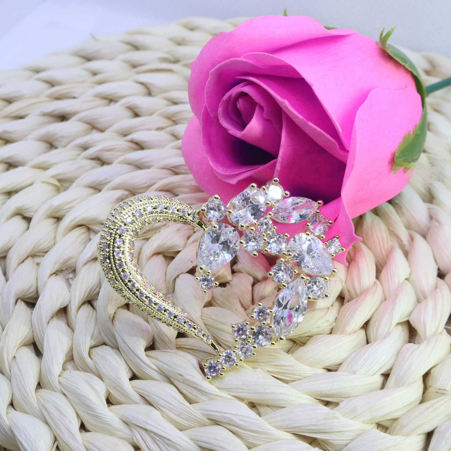 Heart Brooch Pins for Women Fashion Valentine Love Gold Jewelry