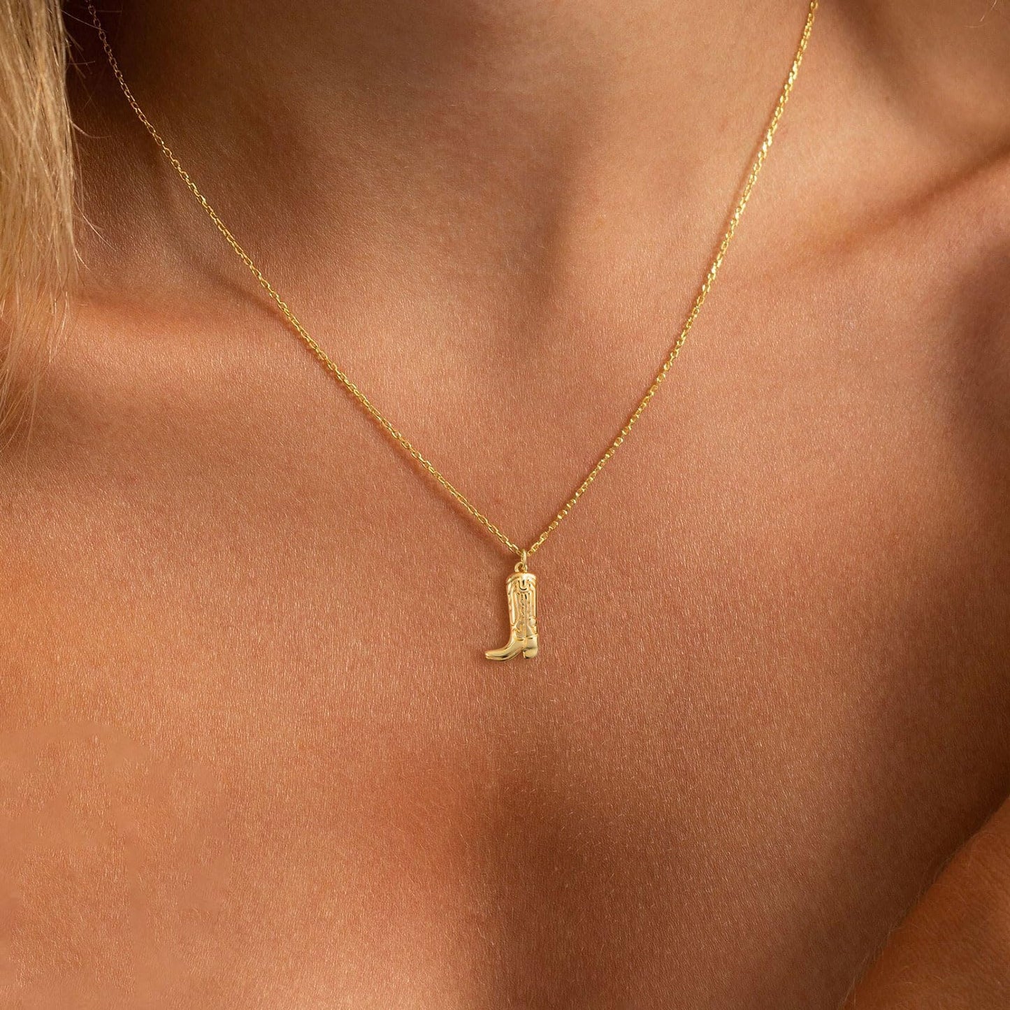 VRIUA Gold Necklace for Women – 14K Gold Plated Dainty Cowboy Boot Necklace Minimalistic Trendy Necklaces for Women Jewelry