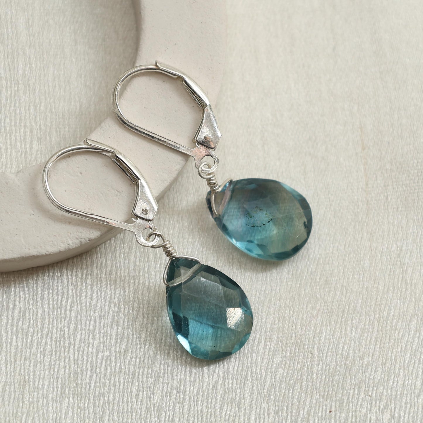 GemInspire Green Fluorite Teardrop Dangling Earrings for Women Lightweight Crystal Jewelry 925 Sterling Silver Leverback Gemstone Earrings the Best Women Gifts