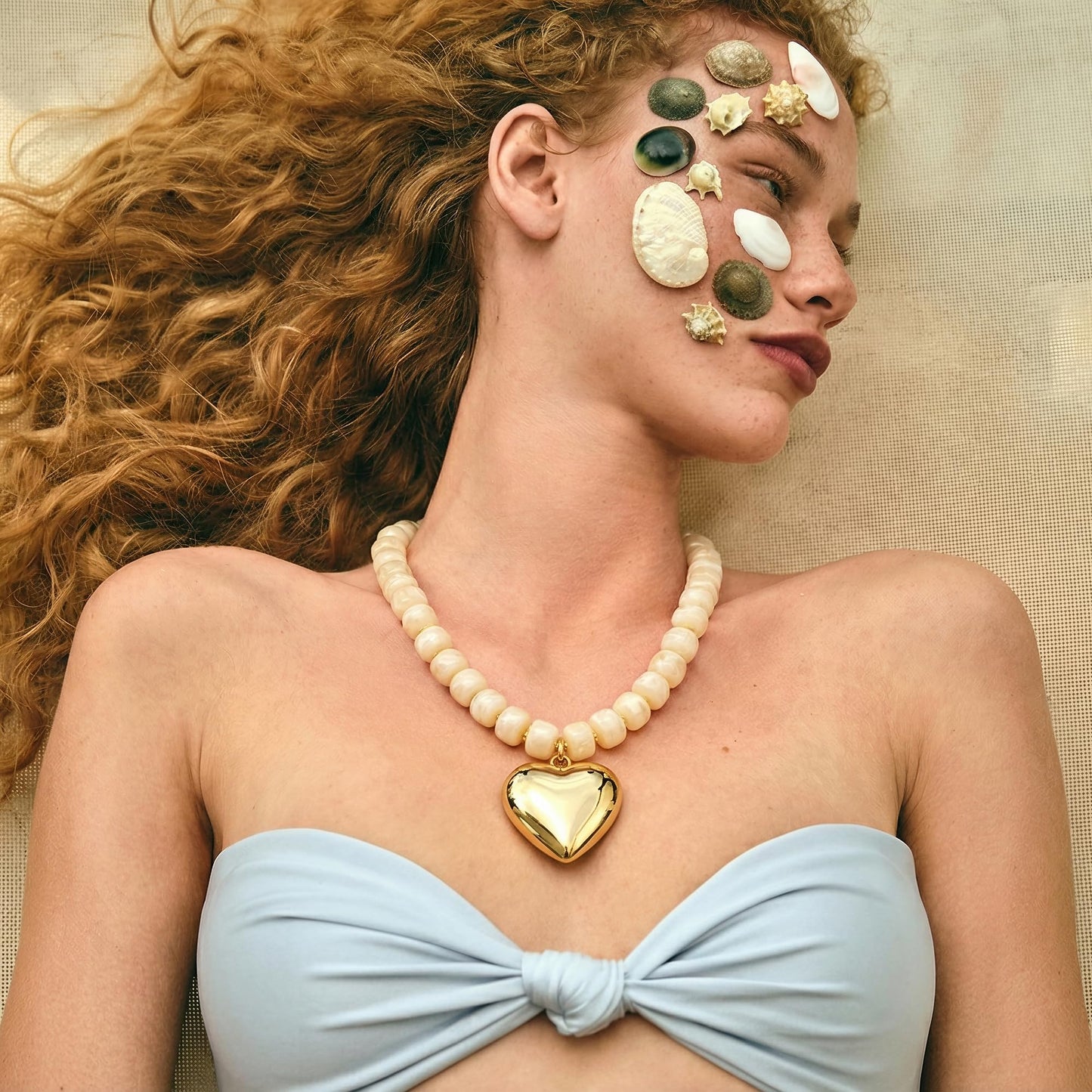MIUSISHIYU Honey Yellow Faux Agate Resin Chunky Necklaces for Women, Trendy Beaded Puffy Gold Heart Pendant Statement Choker, Lightweight Boho Y2K Summer Beach Jewelry