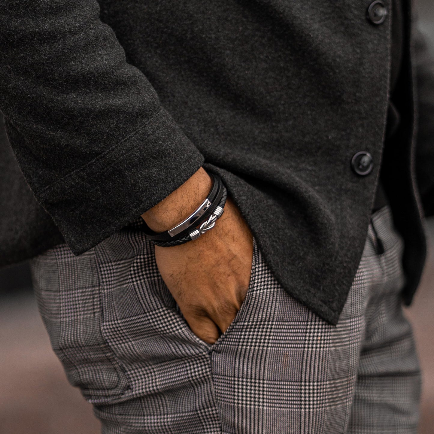 SERASAR Pulsera de cuero plateado para hombre 20cm Idea regalo Caja Piel vacuno trenzada genuino trenzado multicapa ajustable con cierre magnético