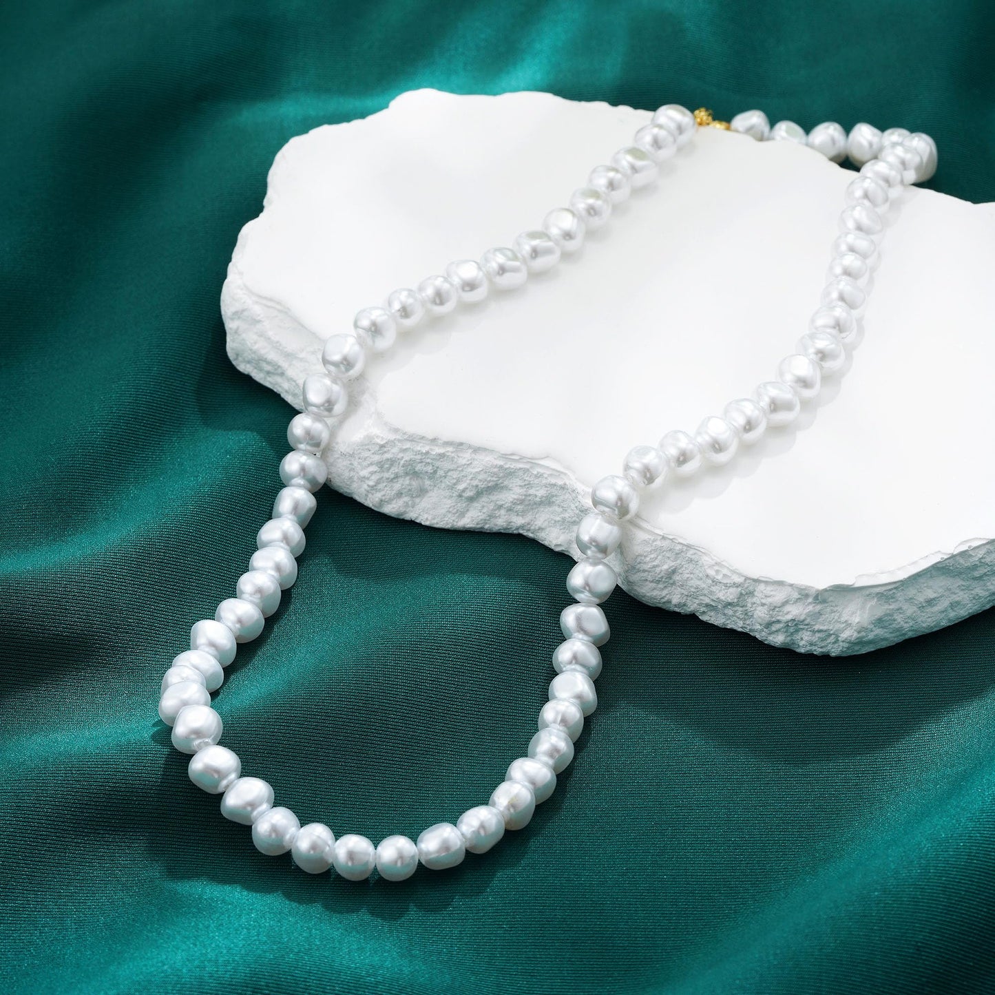 Fezodo Pearl Necklaces for Women, Dainty White Pearl Choker Necklace Tiny Small Pearls Necklace Bridesmaid Necklaces for Wedding Prom Pearls Jewelry Gifts