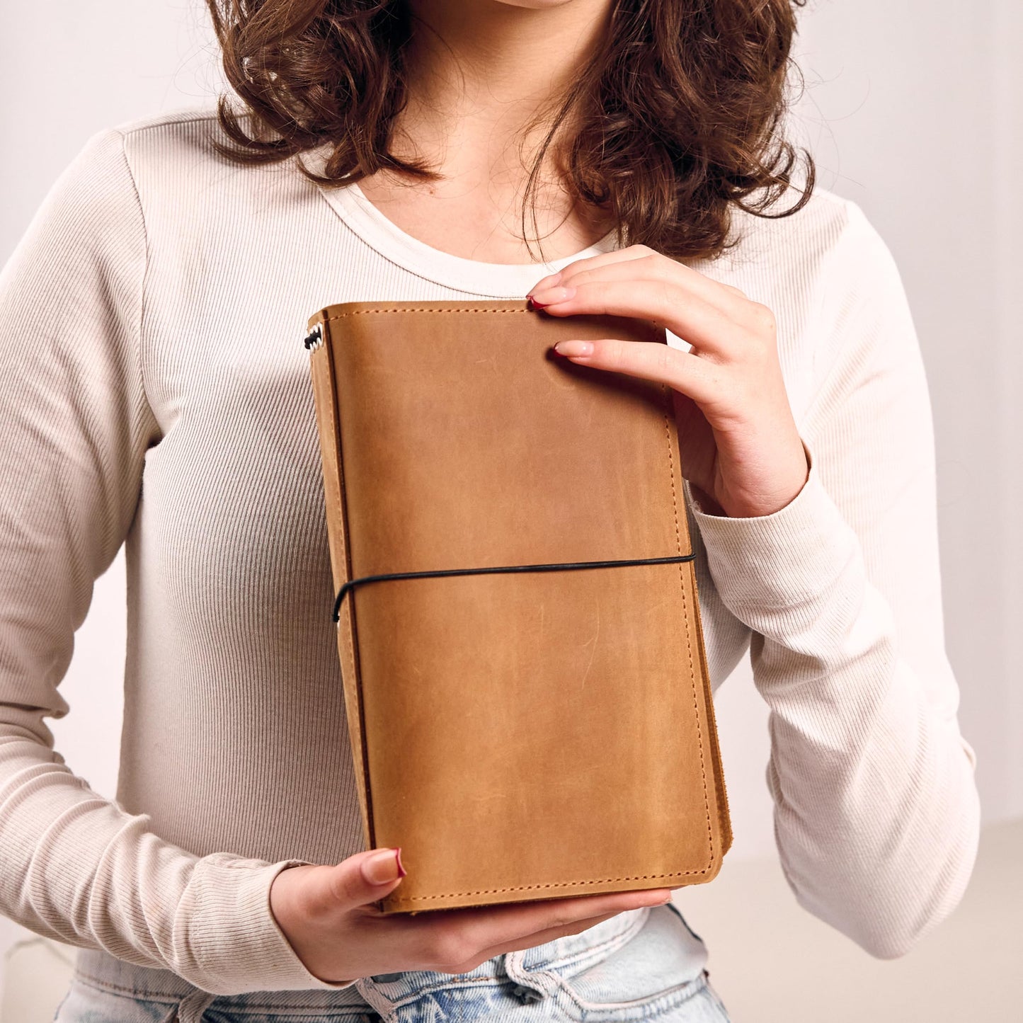 TORAKIP Leather Travel Notebook Cover A5 – Refillable Journal Organizer with 5 Elastic Bands, Pen Holder & Interior Pockets, Genuine Leather Planner Cover for Writing (Notebook Not Included), Caramel Brown