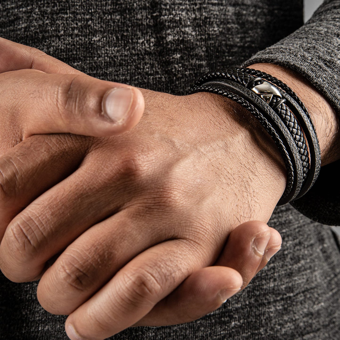SERASAR Mens Leather Bracelet 17cm Silver Presents Men Gift Box Cowhide Braided Magnetic Clasp Multi Layer Wrap Rope Mans Male Bracelets Band Jewelry Magnet Accessories