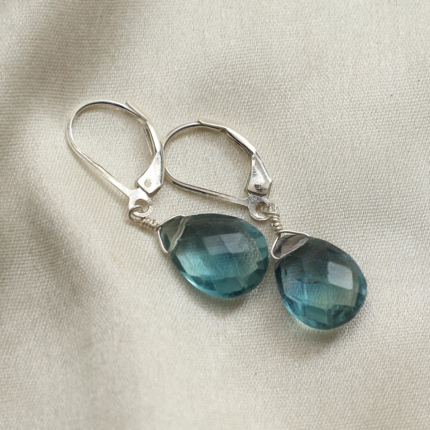GemInspire Green Fluorite Teardrop Dangling Earrings for Women Lightweight Crystal Jewelry 925 Sterling Silver Leverback Gemstone Earrings the Best Women Gifts
