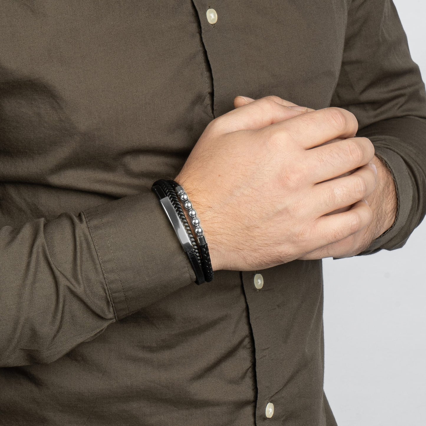 SERASAR Pulsera de cuero plateado para hombre 20cm Idea regalo Caja Piel vacuno trenzada genuino trenzado multicapa ajustable con cierre magnético