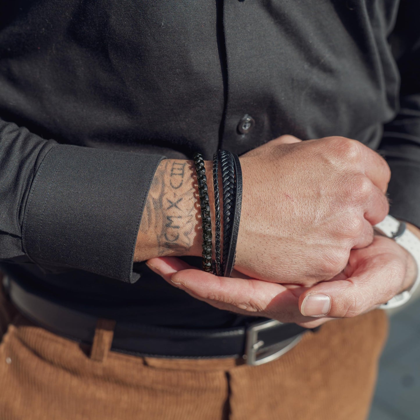 SERASAR Pulsera de cuero negro para hombre 23cm negra Hombres Caja regalo genuino Trenzado Multicapa Abrigo Pulseras masculinas Joyas magnéticas