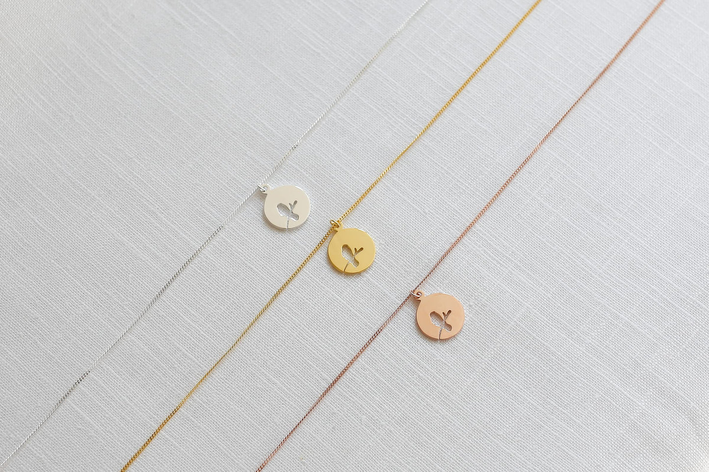 LUUK LIFESTYLE Necklace in 925 sterling silver with Bird pendant and HAPPINESS gift card, lucky charm, women's jewelry, trendy look, 19” chain length, Valentine's Day gift, jewel fashion, silver