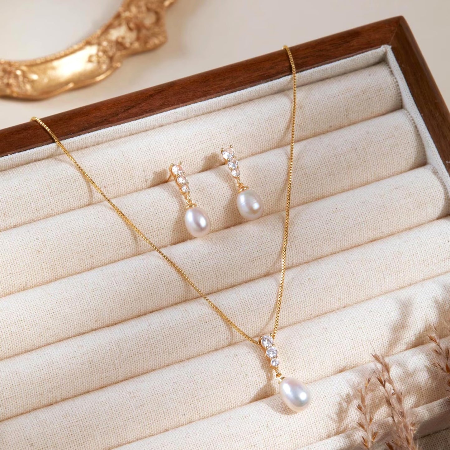 HENGSHENG Pearl Jewelry Set For Women Freshwater AAAA Pearl Pendant Necklace & Earrings 18K Gold Plated with Sparkling Cubic Zirconia Jewelry Set for Wedding Prom Gift